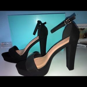 Size 8 1/2 Black 5in Heels